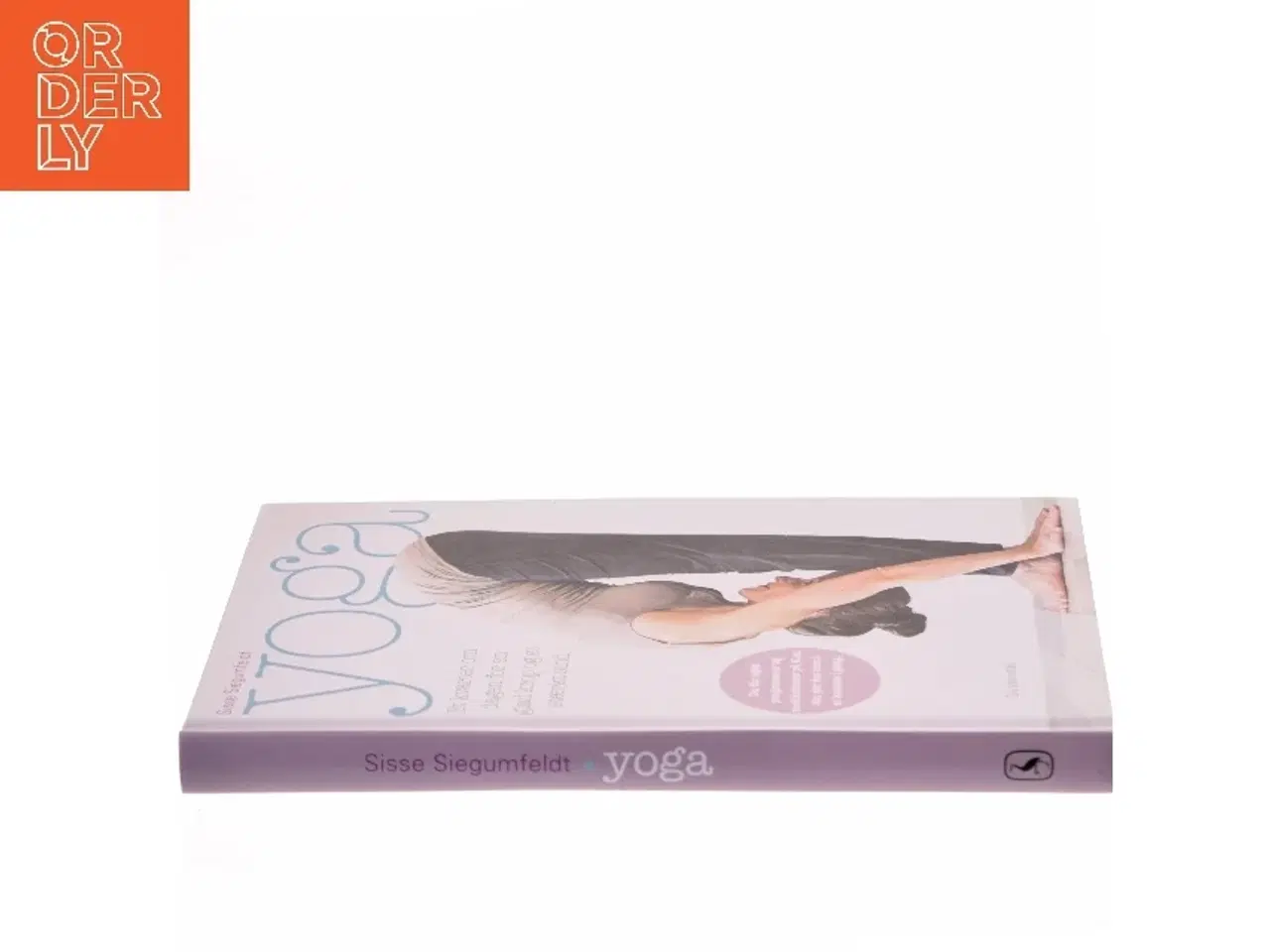 Billede 1 - Yoga - et kvarter om dagen for en glad krop og et stærkt sind af Sisse Siegumfeldt (Bog)
