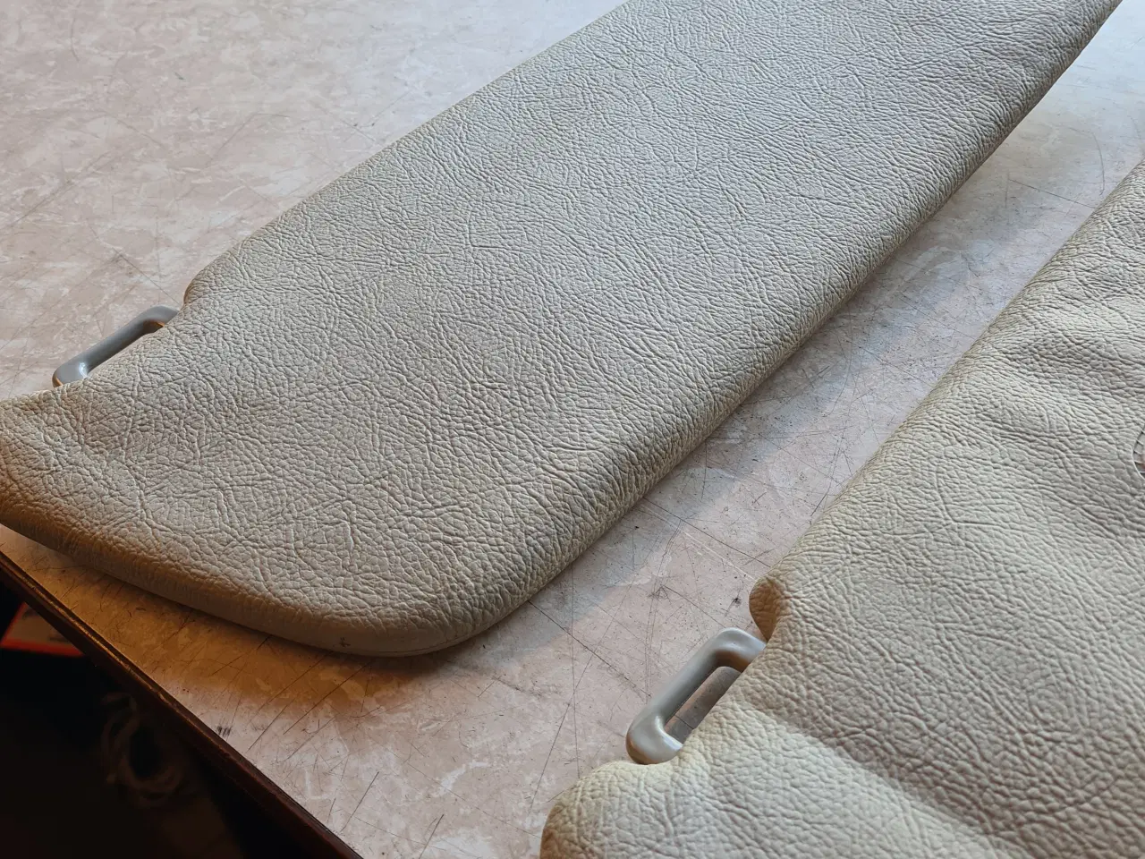 Billede 2 - 2 stk brugte  solskærme