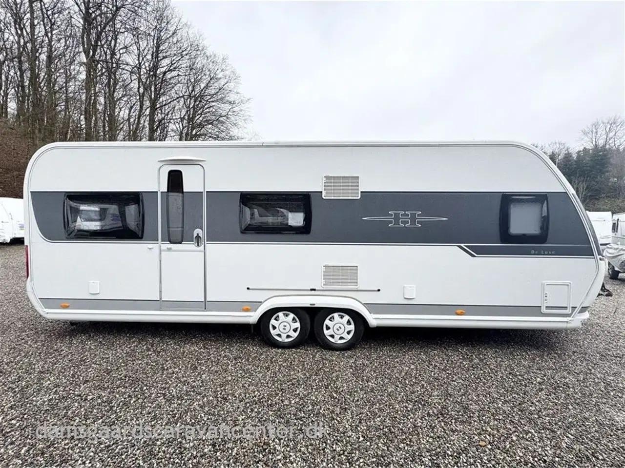 Billede 1 - 2015 - Hobby De Luxe 650 KMFe   Dobbeltseng-Køjer-Telt