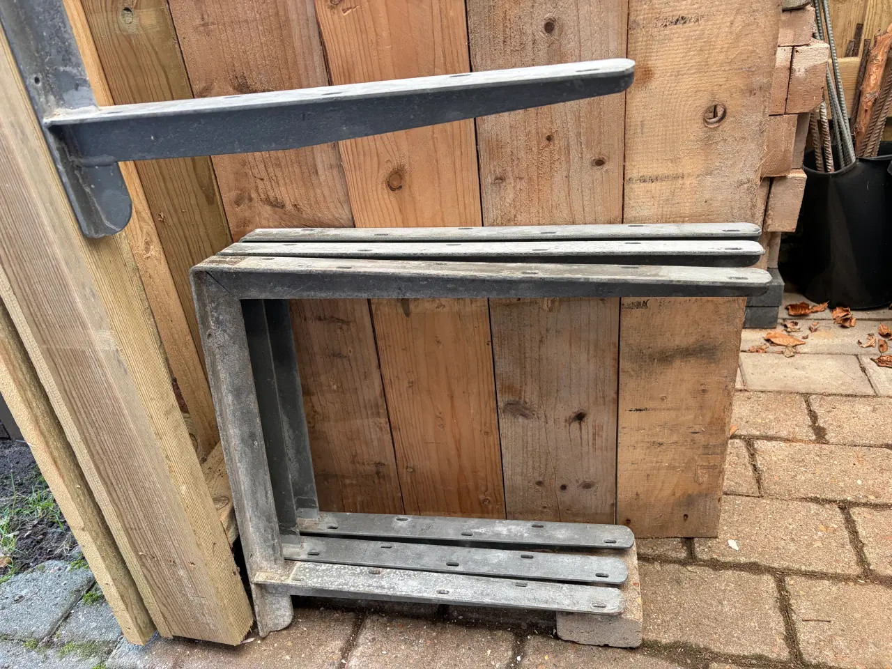 Billede 5 - Hyldebæringer til bordplade.