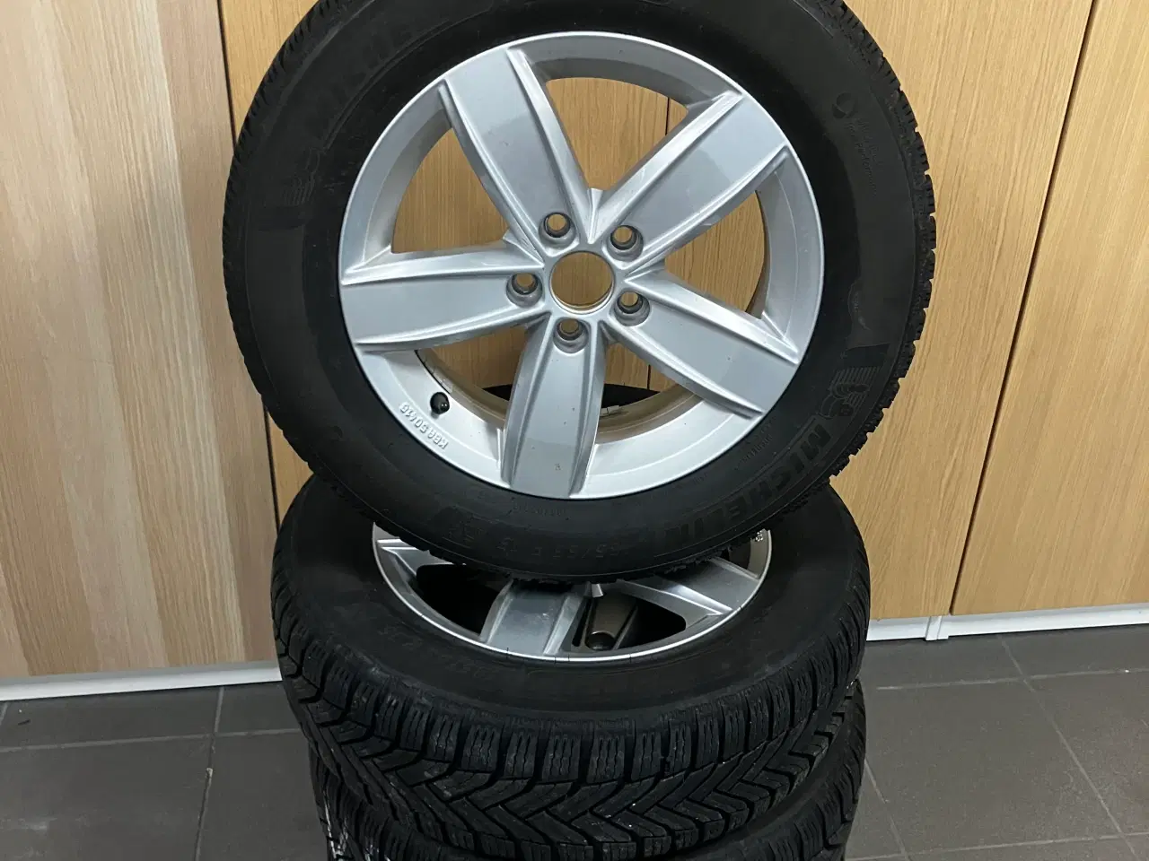 Billede 1 -  Orginale Vw alufælge 5 x 100 med Vinterdæk 