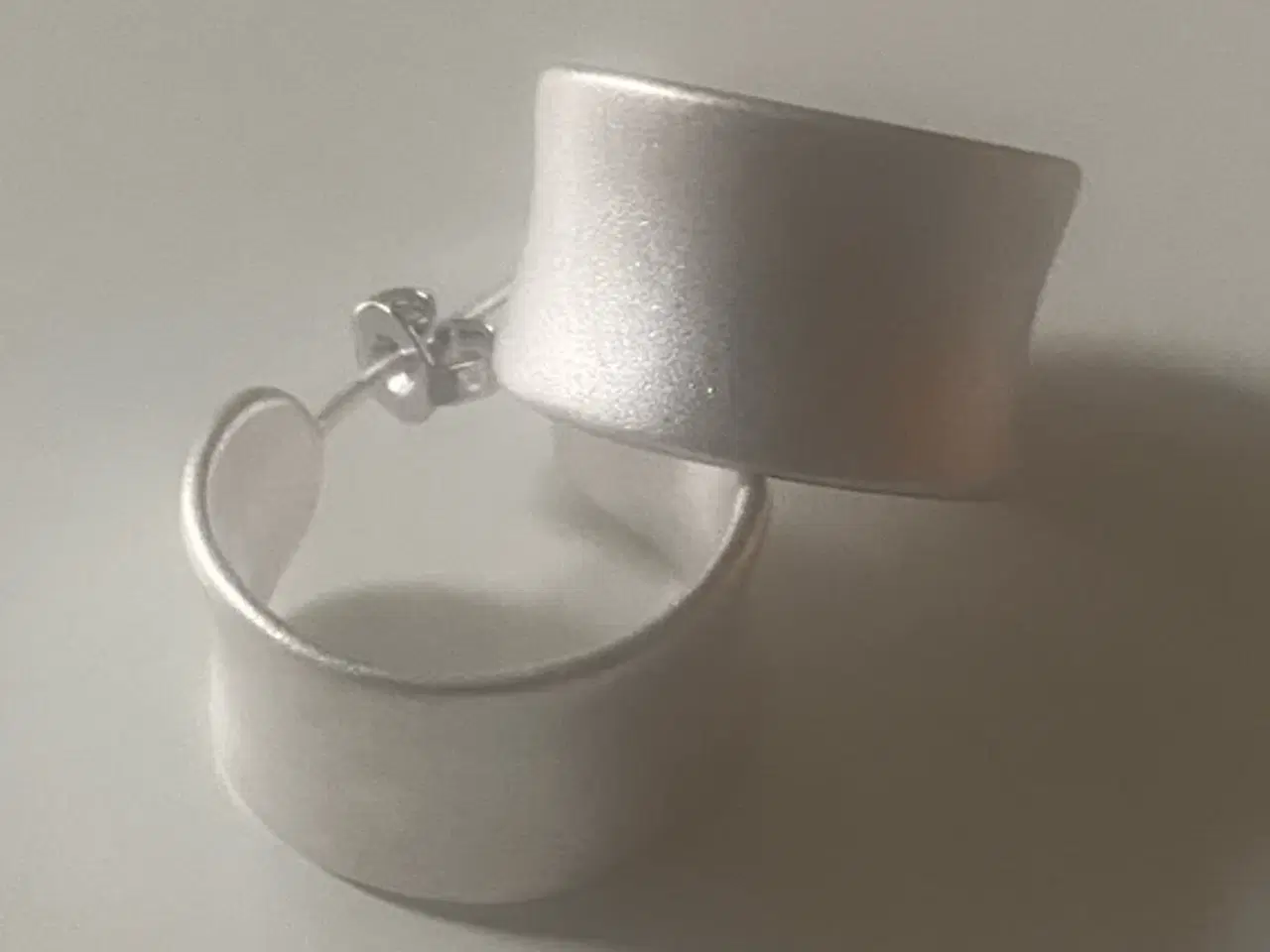 Billede 1 - * Sterlingsølv; Materet øreringe