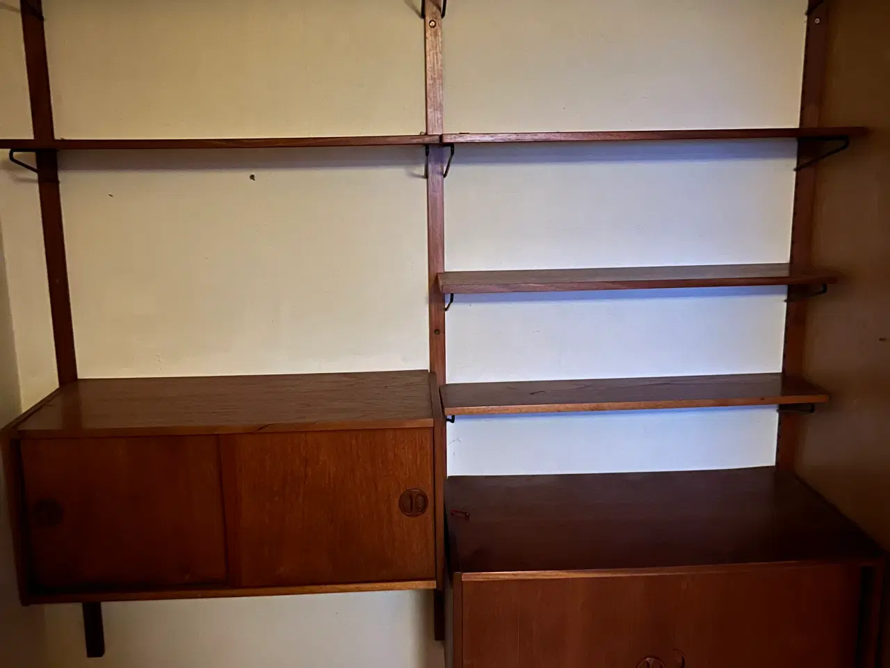 Billede 2 - Væghængt reol i teaktræ