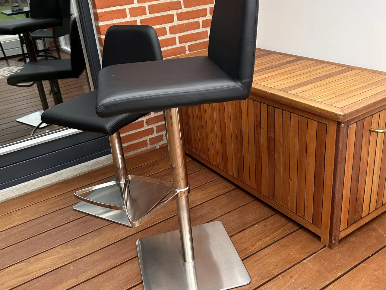 Billede 3 - 2 Barstole med drejelig sæde