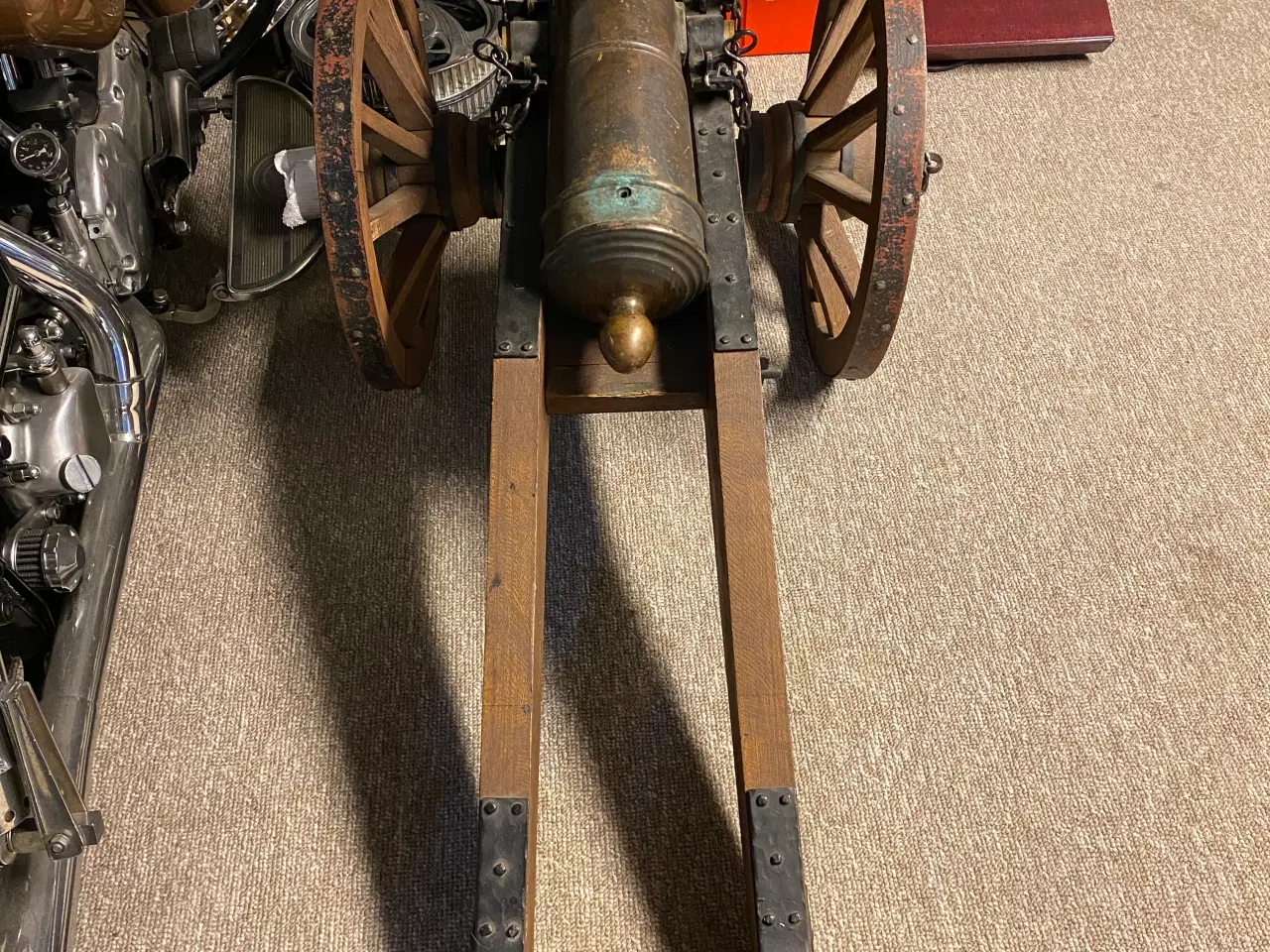 Billede 3 - Salutkanon, -evt. til dekoration.