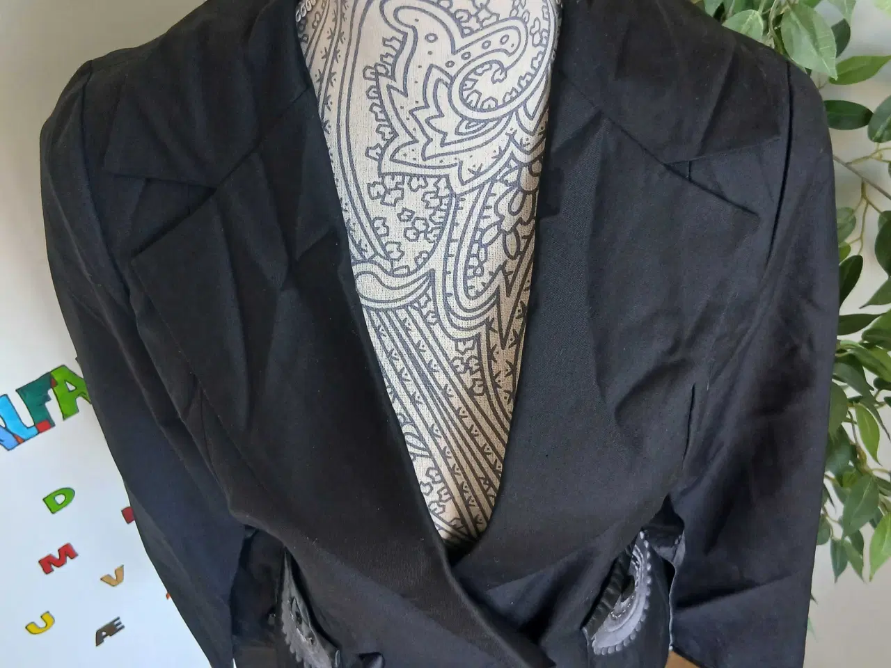 Billede 2 - Jakke. Hawaleschka. Small/36