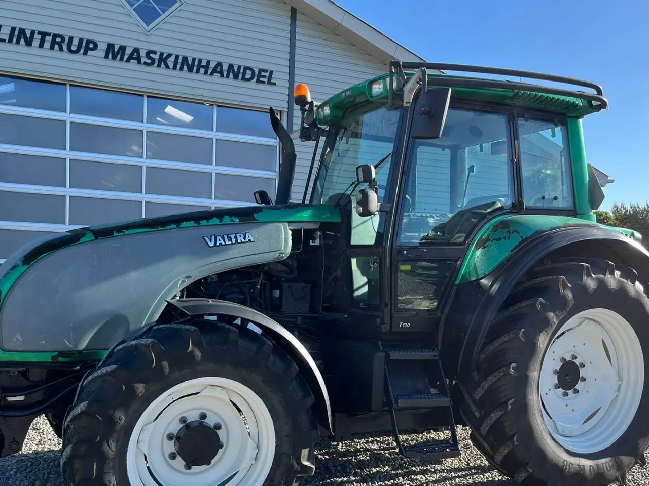 Billede 2 - Valtra T130 med 3.5ton frontlift