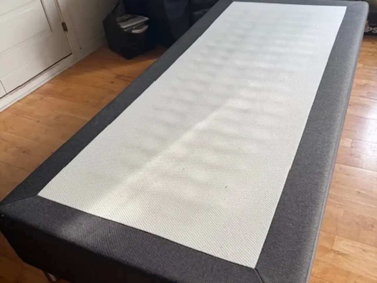 Billede 2 - Seng som ny med ekstra madras og topmadras