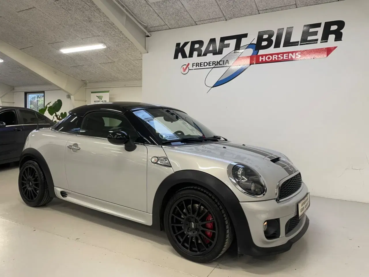 Billede 1 - MINI Cooper S 1,6 JC Works aut.