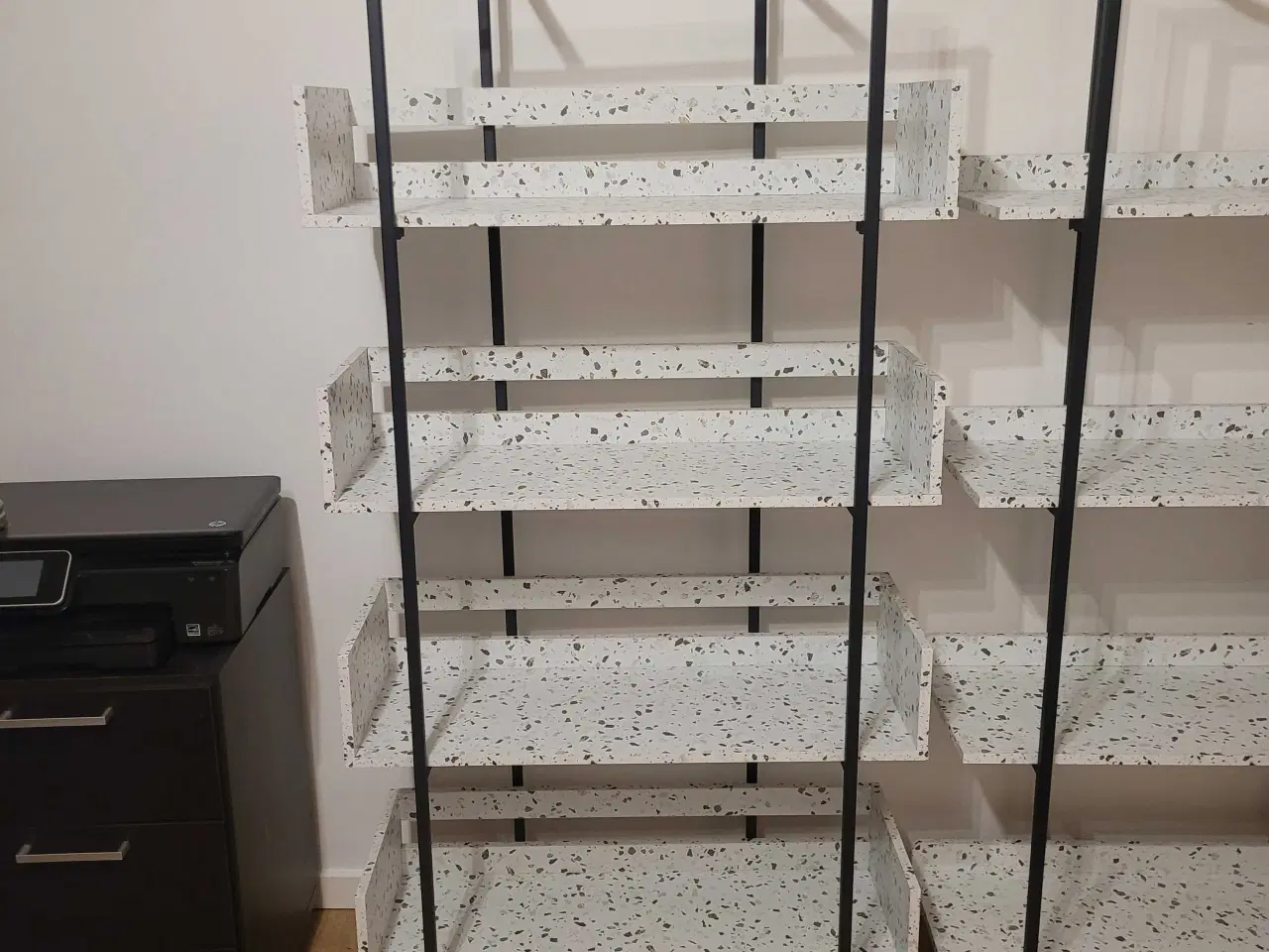 Billede 2 - 2 specielle reoler