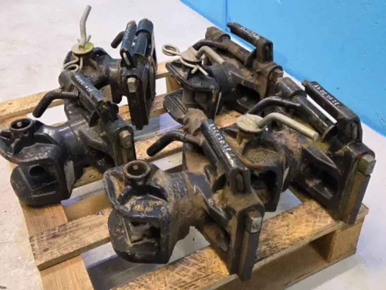 Billede 9 - New Holland T7.175 Hitch 82027298  5Stk