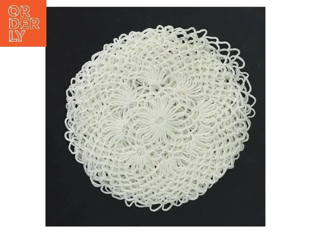 Billede 1 - Hvide hæklede bordbrikker (str. 7 stk Ø 12 cm)