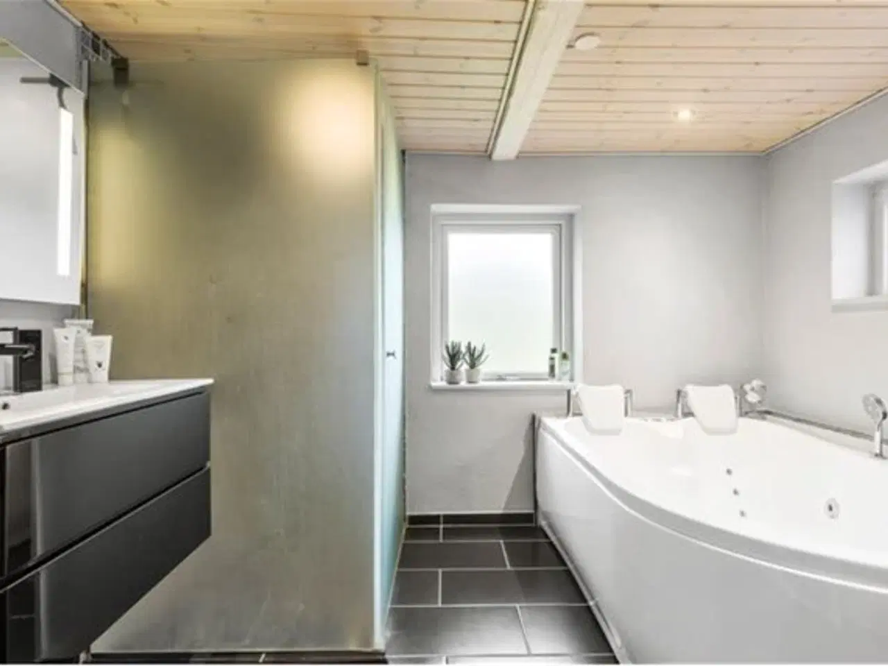 Billede 13 - Fin villa lidt ude på landet.