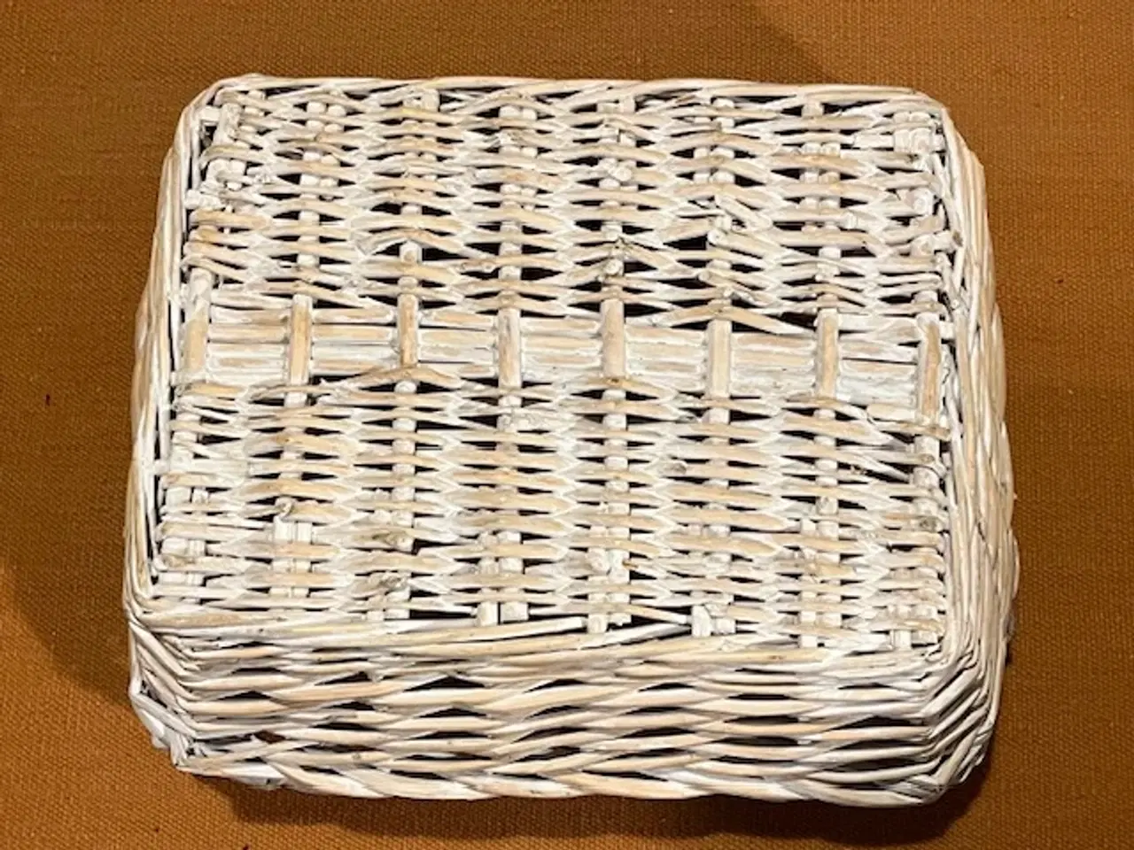 Billede 3 - Flettet kurv med håndtag i lyst flet