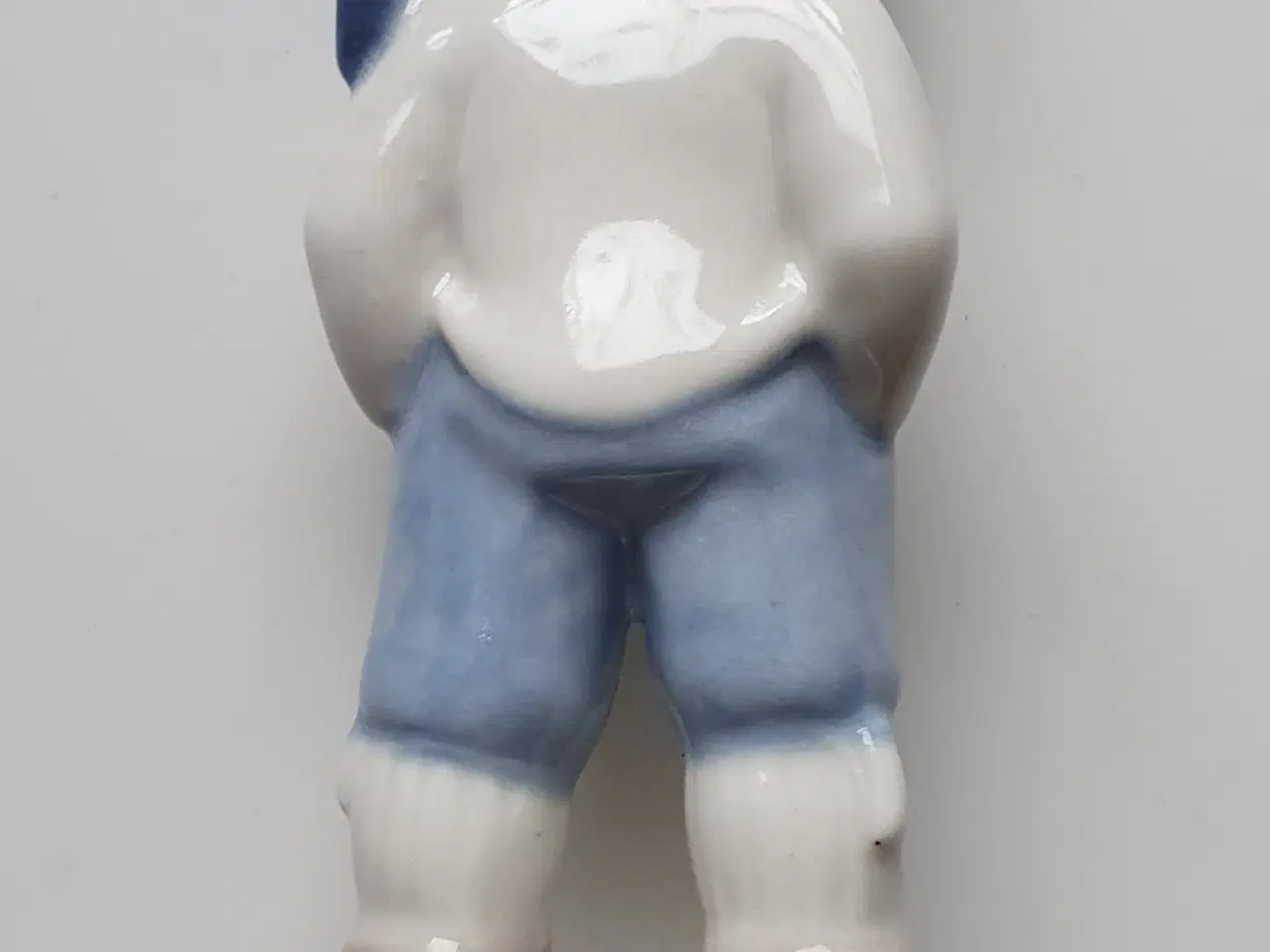 Billede 2 - Porcelænsfigur - Dreng med hue og tørklæde