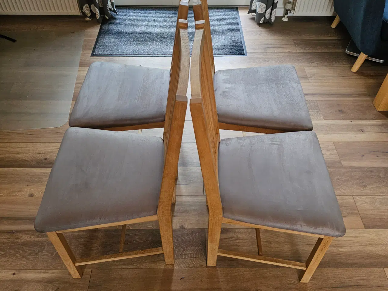 Billede 2 - Klassiske spisebordsstole i træ - 80kr stk. pris