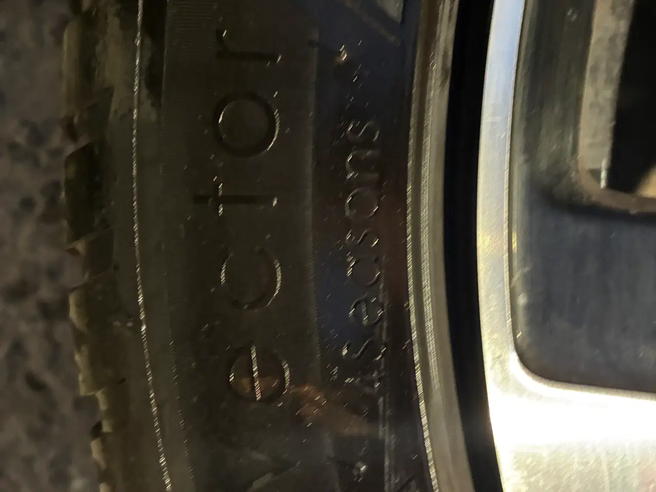 Billede 7 - Polestar 2 originale alufælge med gode helårsdæk