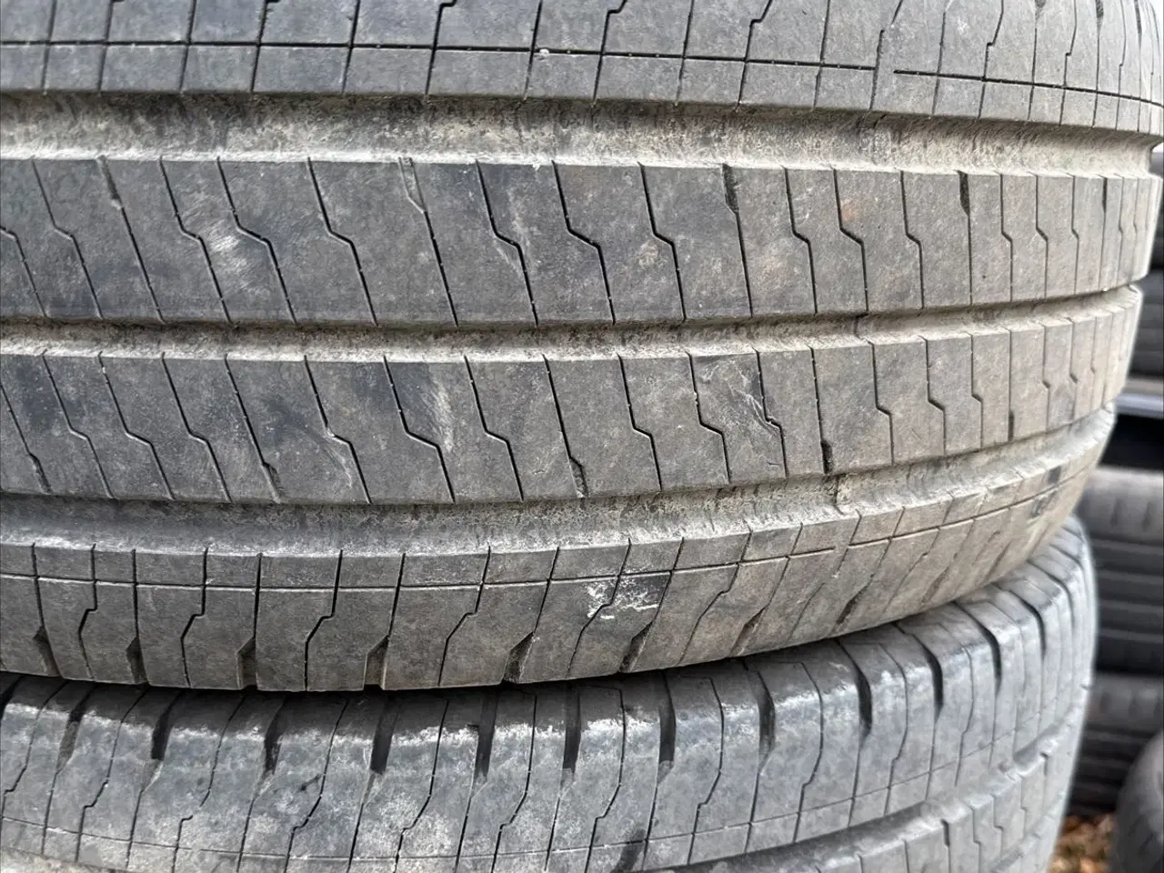 Billede 1 - Continental dæk med masser af mønster