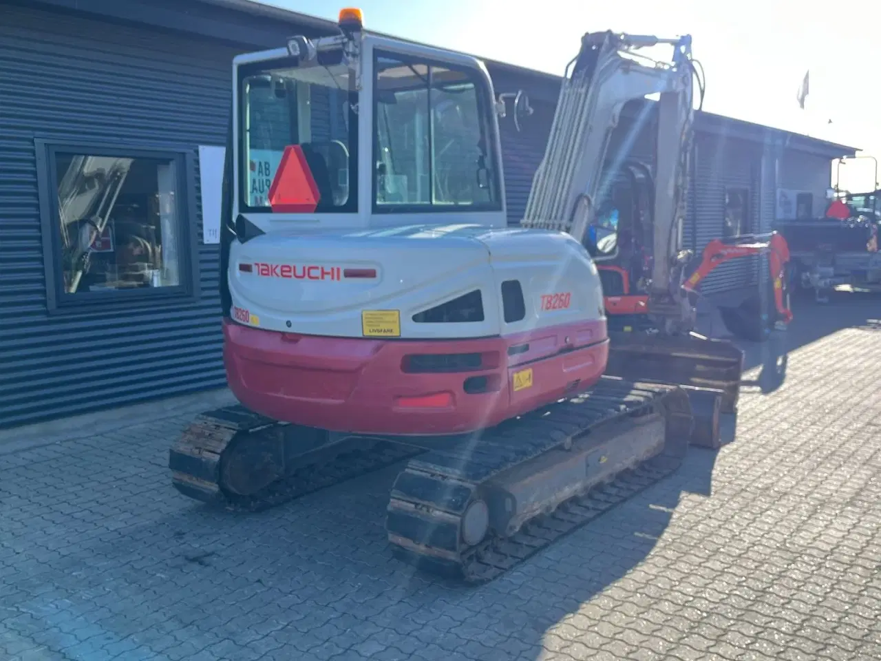 Billede 14 - Takeuchi TB260 Hydraulisk skovlskifte med kipbar planerskovl