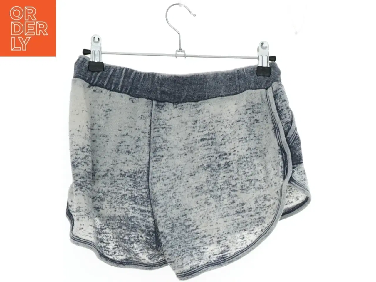 Billede 2 - Grå shorts med lommer fra emoi (str. 152)