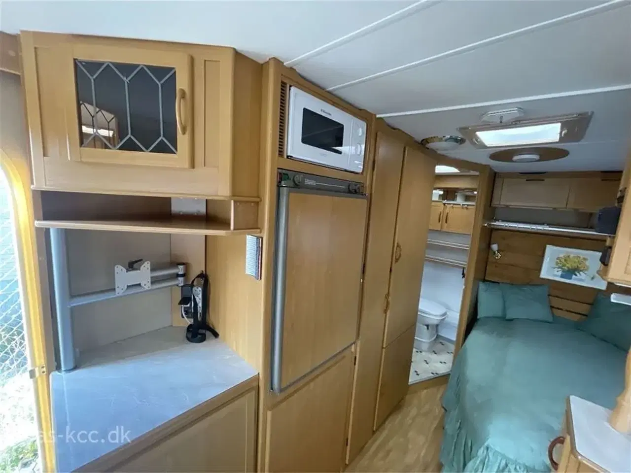 Billede 5 - 2000 - Kabe Ametist XL   Kabe Ametist Årg. 2000 Incl 4 sovepladser, 5 siddepladser, Vintertelt Capri Snow, Isabella indgangsmarkise, 2 x gulvtæpper. SÆLGES FOR KUNDE.
