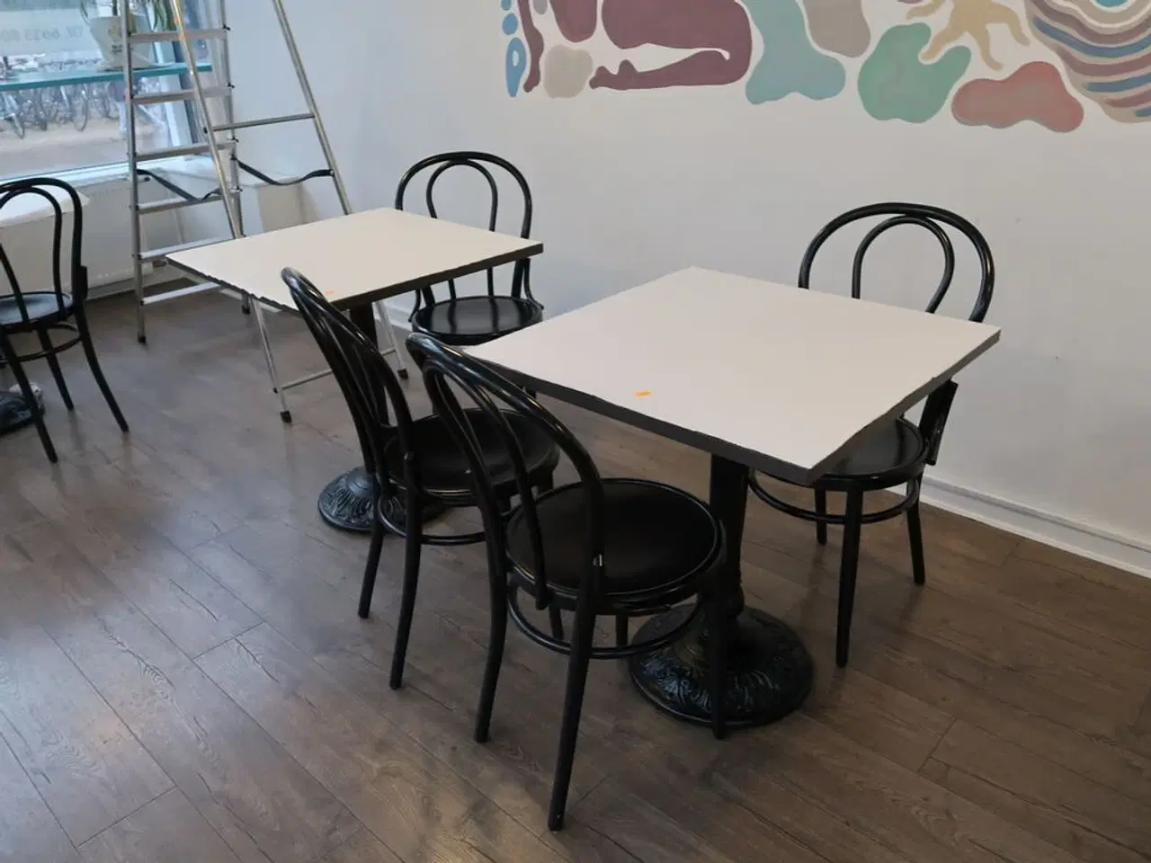 Billede 3 - 4 stk. caféborde med 8 stk. caféstole