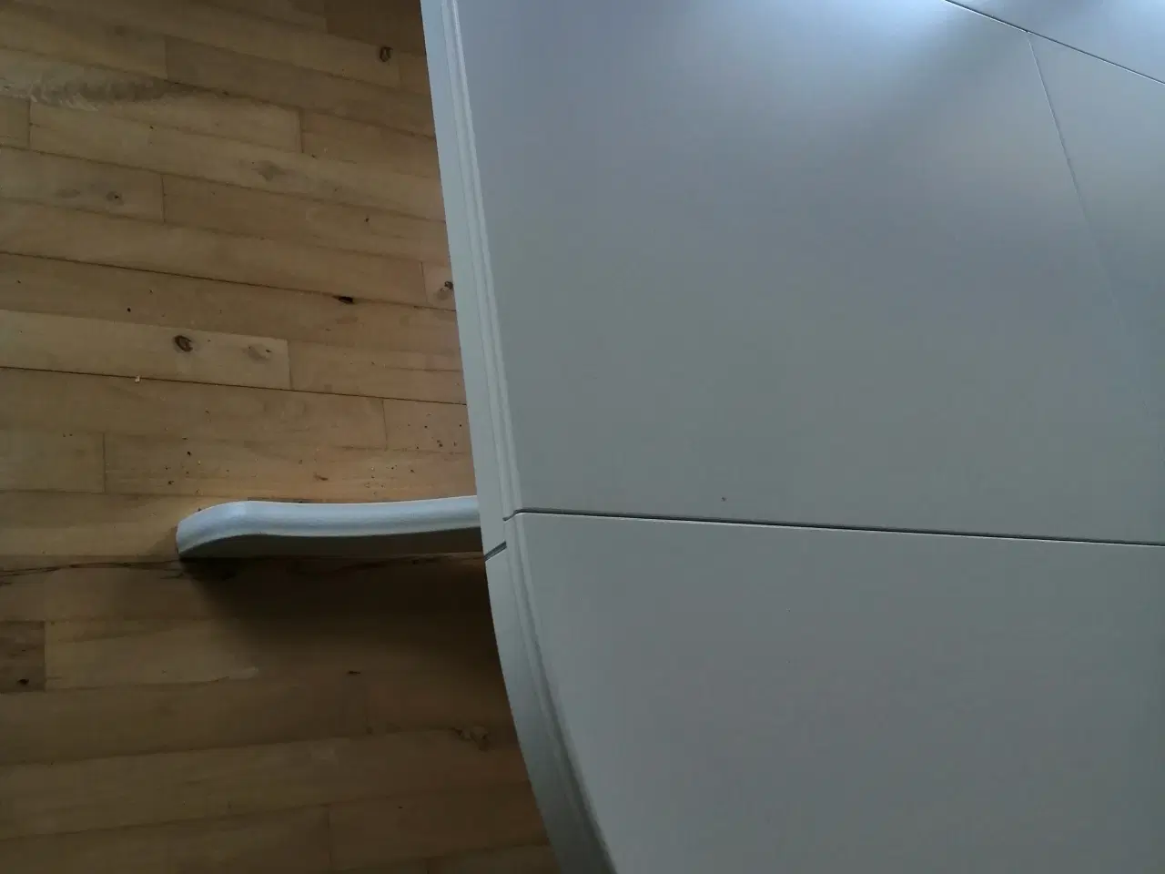 Billede 4 - Rundt hvidt Spisebord M/udtræk