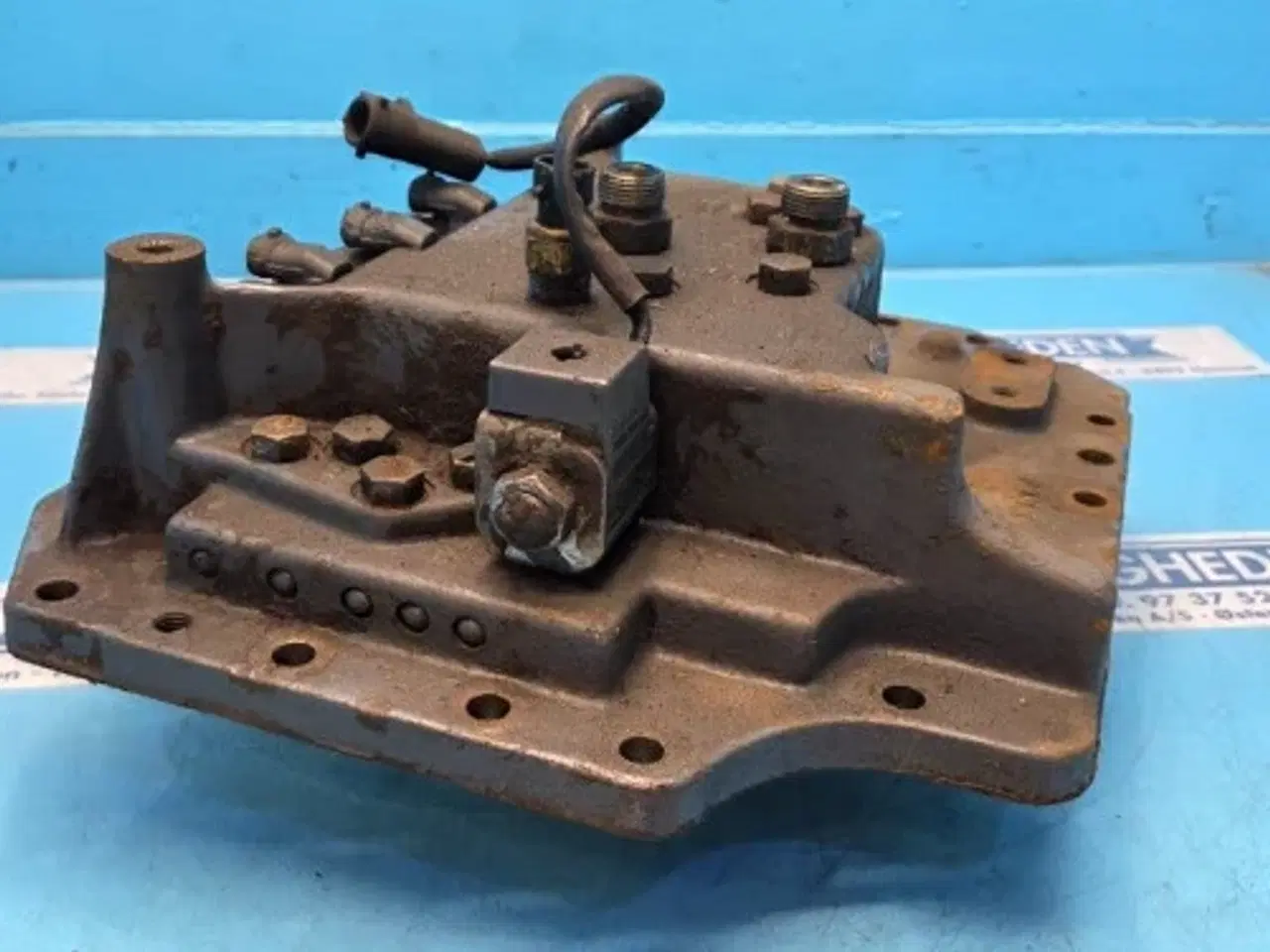 Billede 15 - Ford 8340 Dæksel F3NN7Z479