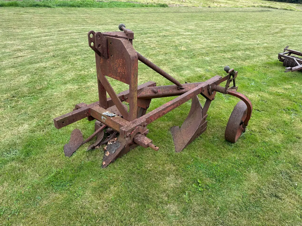Billede 3 - Ældre landbrugsmaskiner sælges. 500kr pr. del.