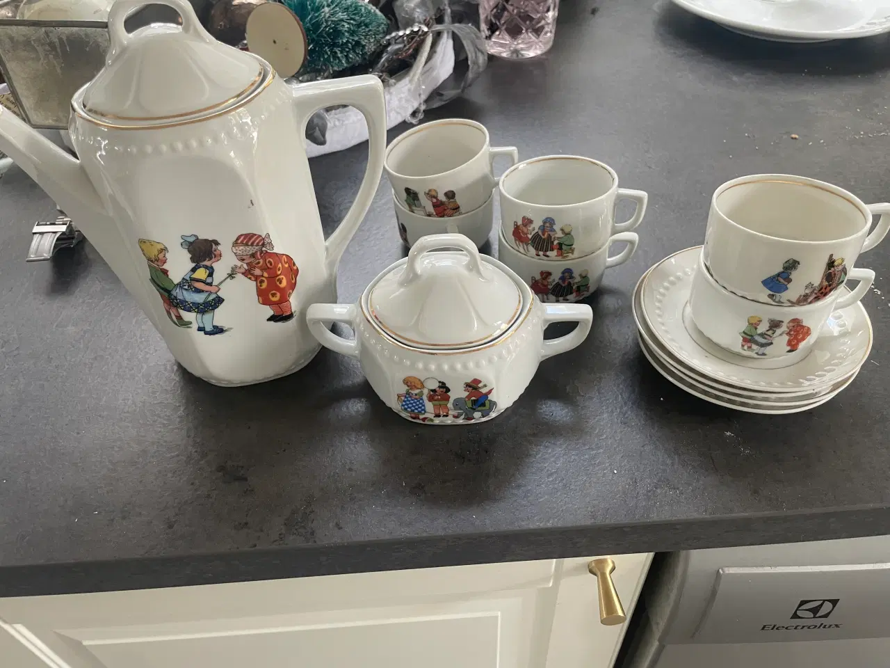 Billede 1 - Børne dukke porcelæn kaffekande mm