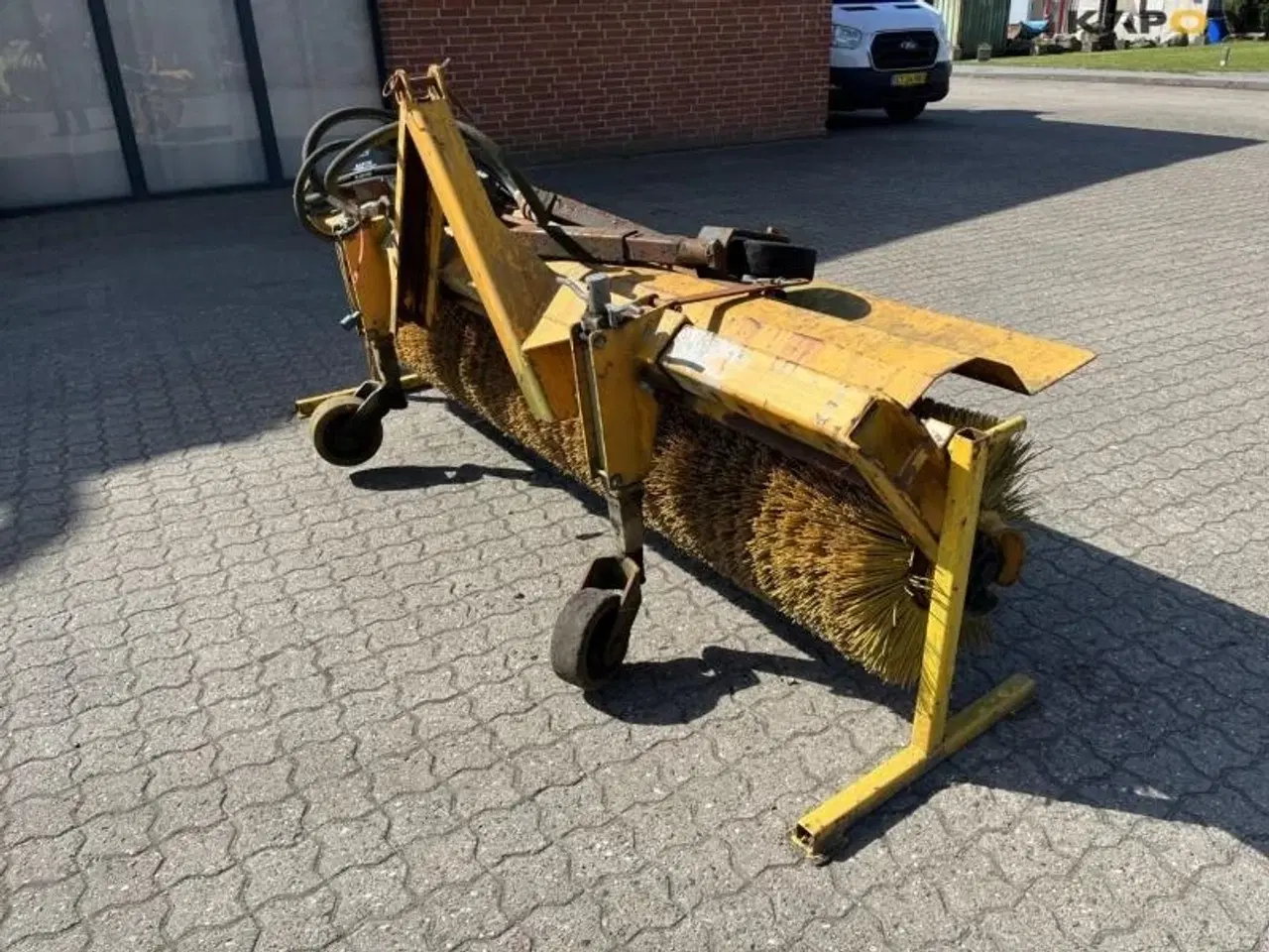 Billede 5 - - - - Fejekost
