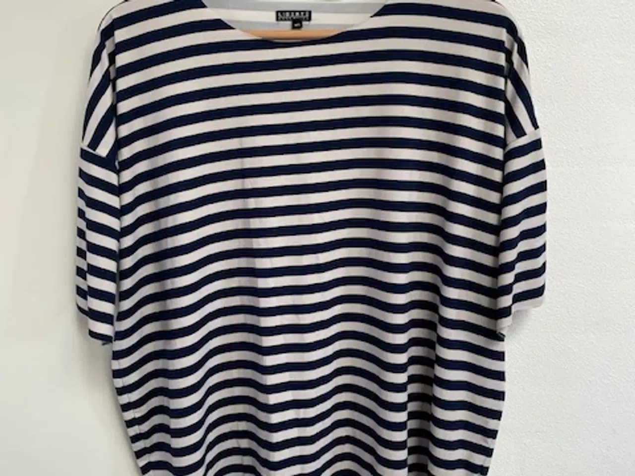 Billede 1 - T-shirt, Liberte, str. 40