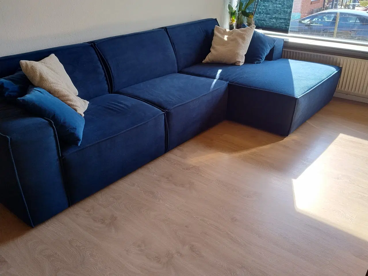 Billede 1 - Sofa med chaiselong, mørkeblå fløjl
