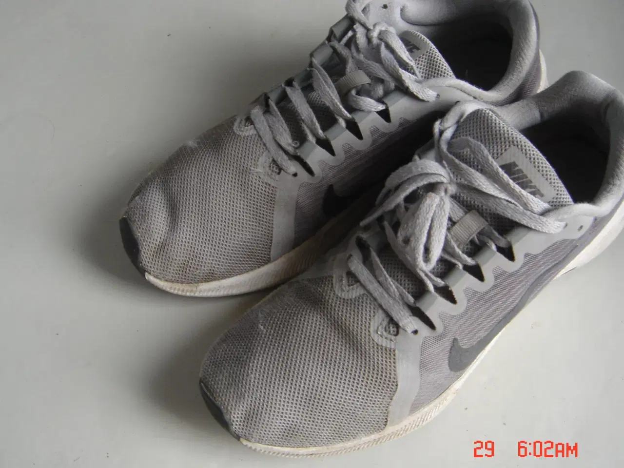 Billede 1 - 2 par ens Nike sko