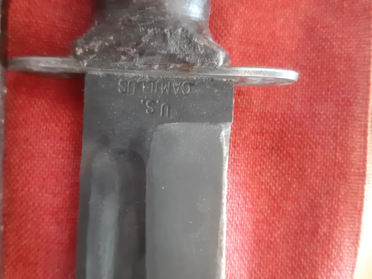 Billede 3 - US WW2 Kabar med Navn på skede.