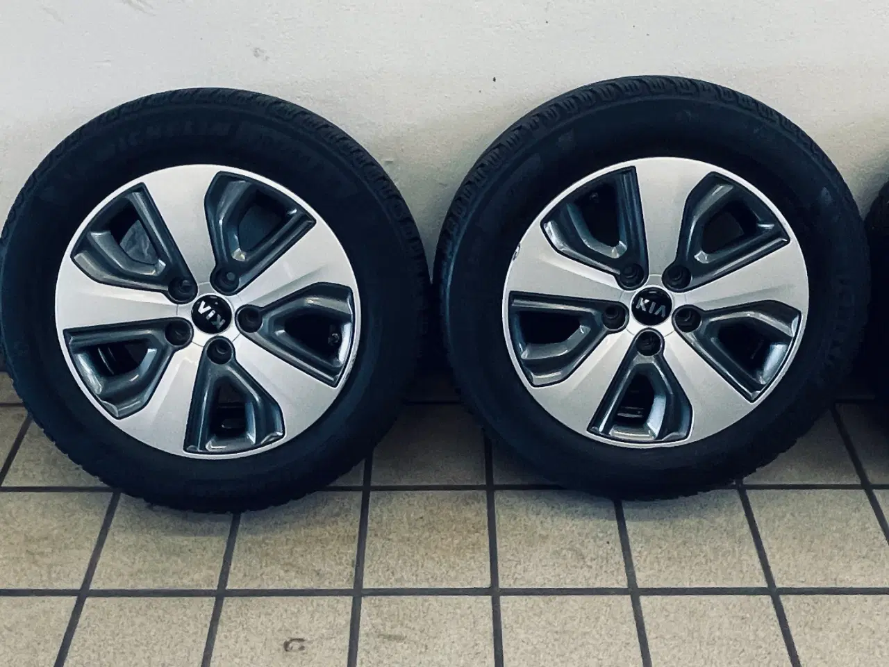 Billede 4 - Originale Kia Niro PHEV Alufælge med vinterdæk – å