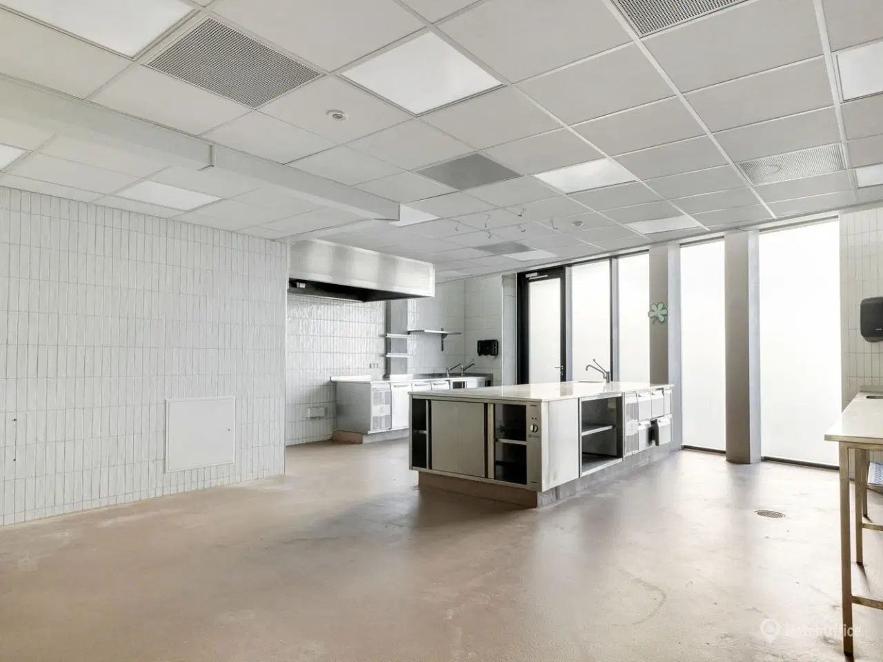 Billede 9 - Restaurant med god beliggenhed og solrigt udeserveringsareal