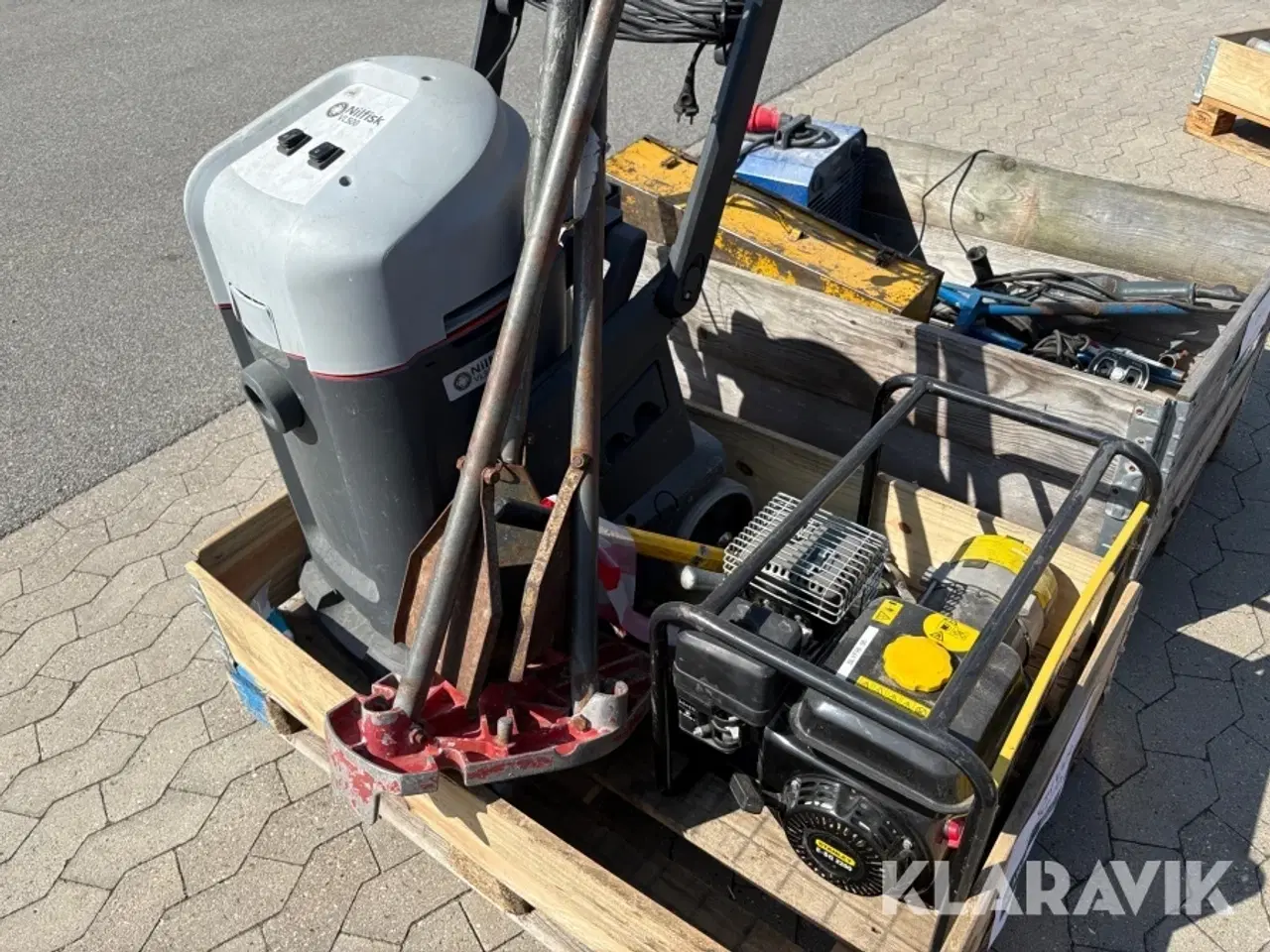 Billede 2 - Støvsuger, generator og vvs bord - 5 dele
