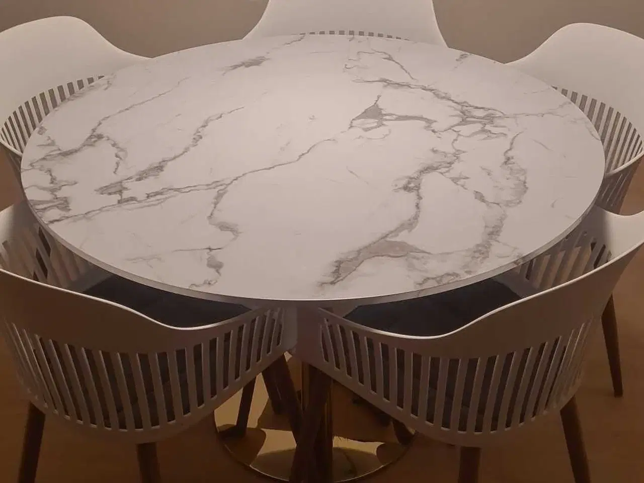 Billede 1 - Spisebord 