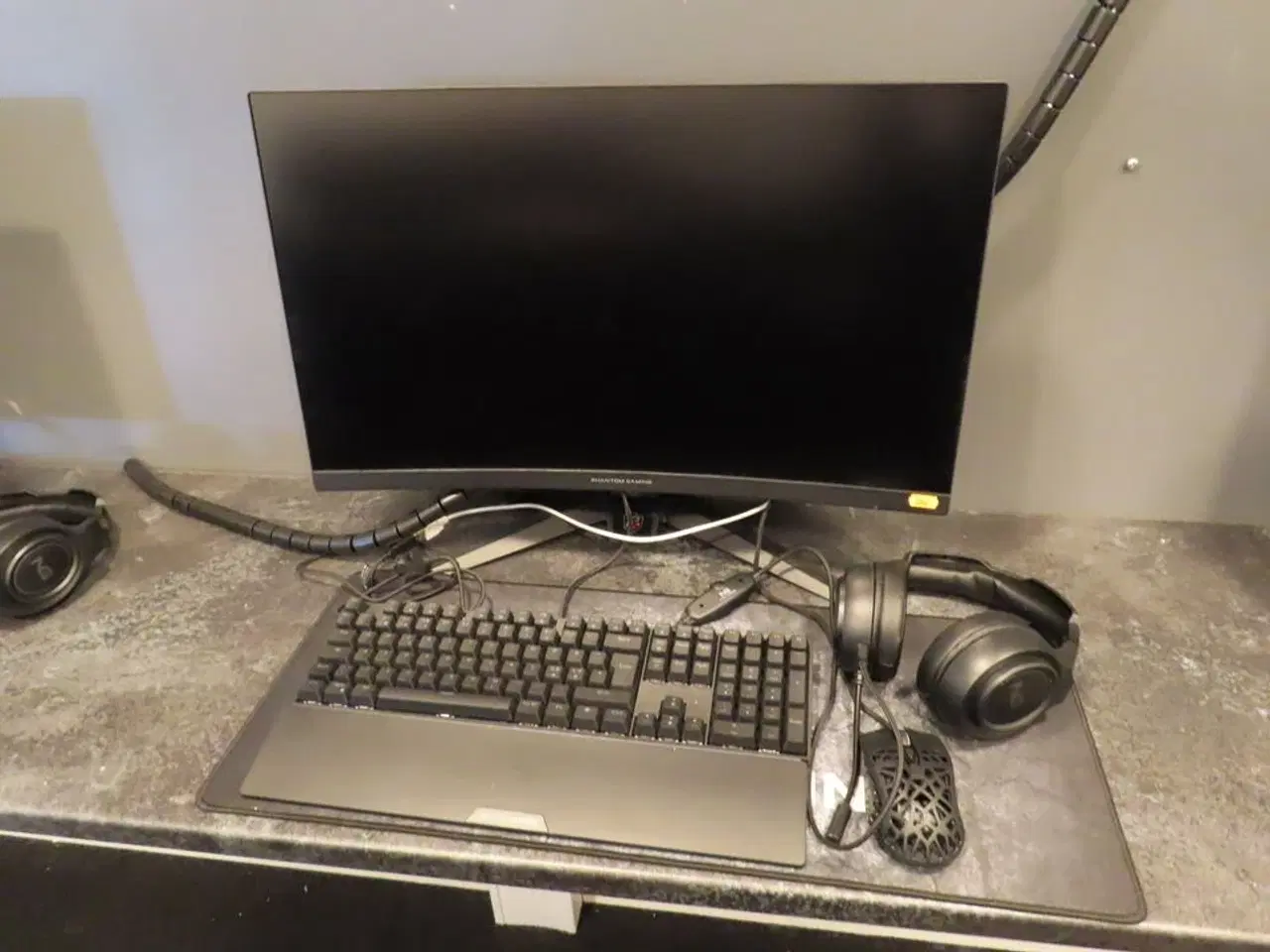 Billede 1 - 27" curved gaming monitor, ASROCK PHANTOM GAMING pg27f15rs1a
