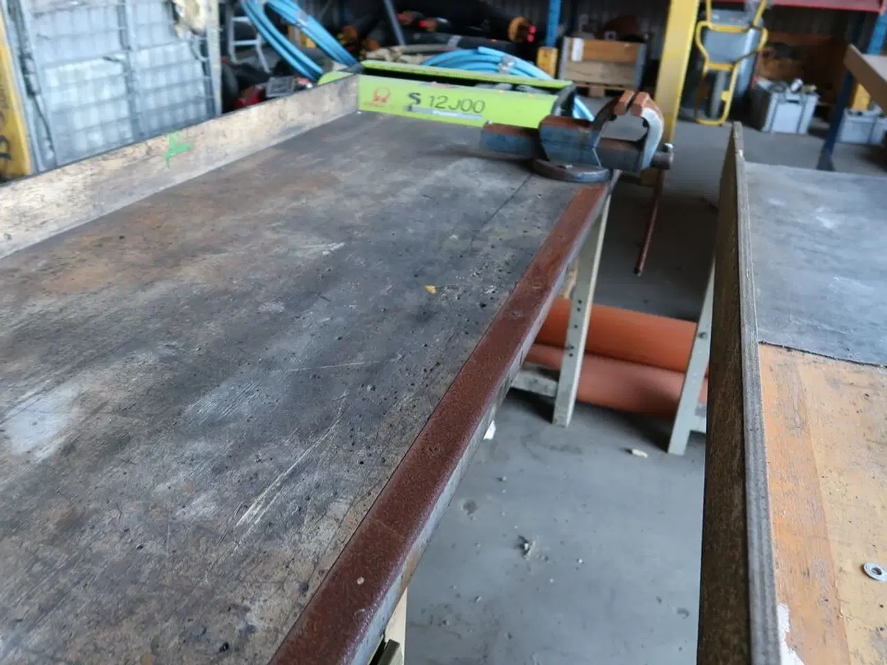 Billede 3 - Arbejdsbord med skruestik