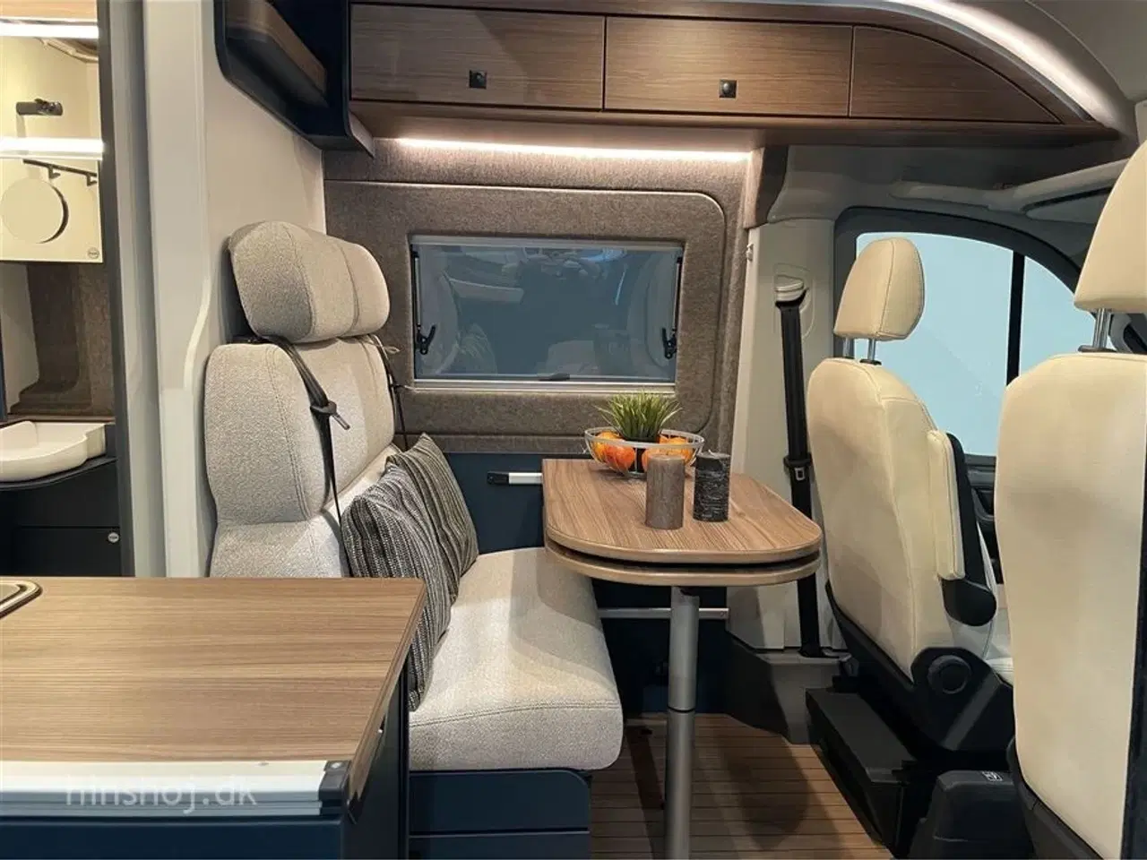 Billede 2 - 2025 - Eriba Car 600 Deep Ocean Blue Aut Eksklusiv Campervan med automatgear og træk fra Hinshøj Caravan.