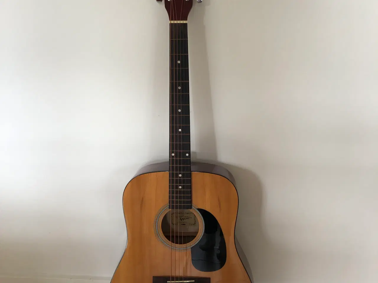 Billede 2 - Velholdt akustisk guitar