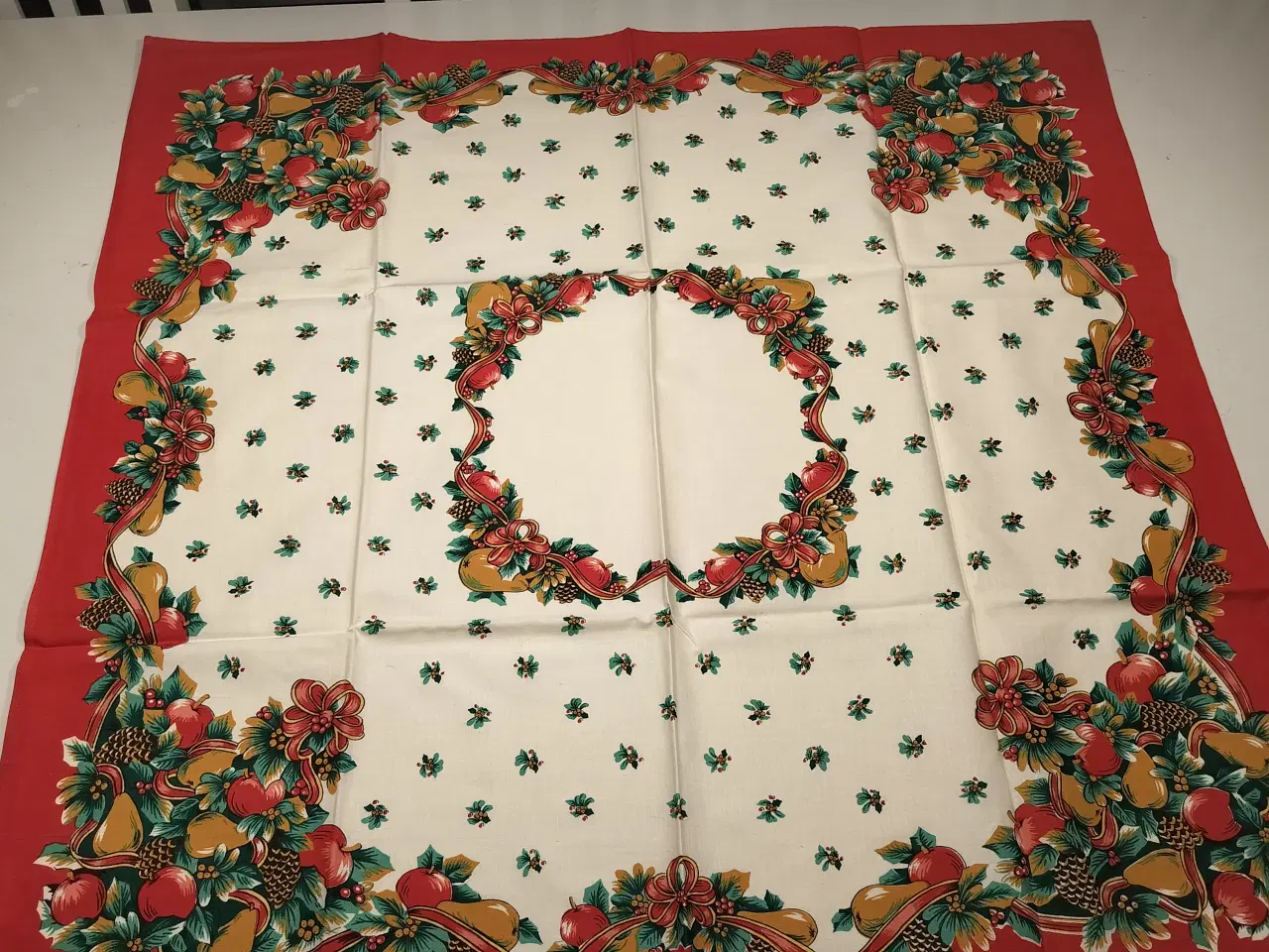 Billede 1 - Gammelt julepynt.  Jule dug samt jule løber