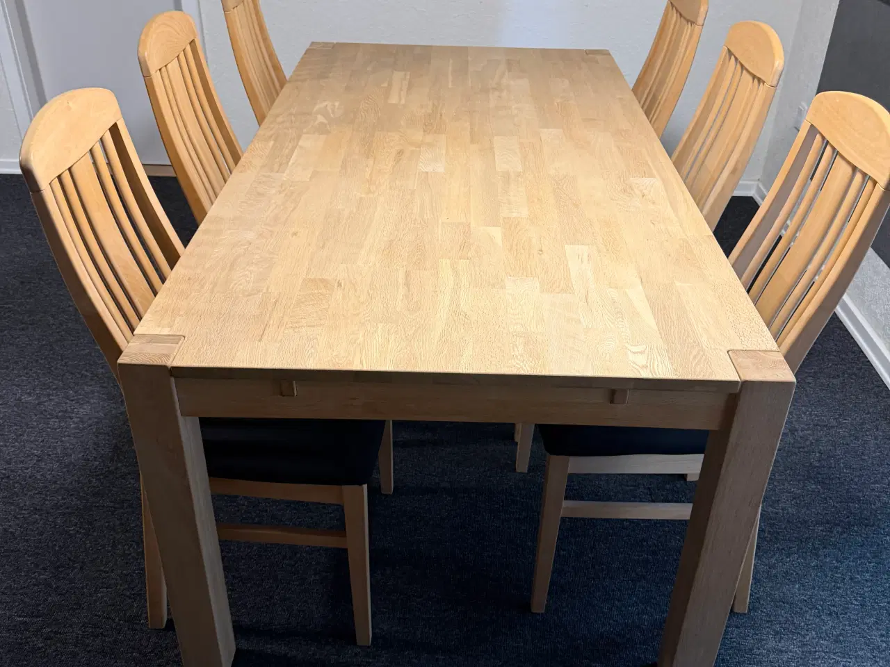 Billede 2 - Solidt spisebord med 6 stole