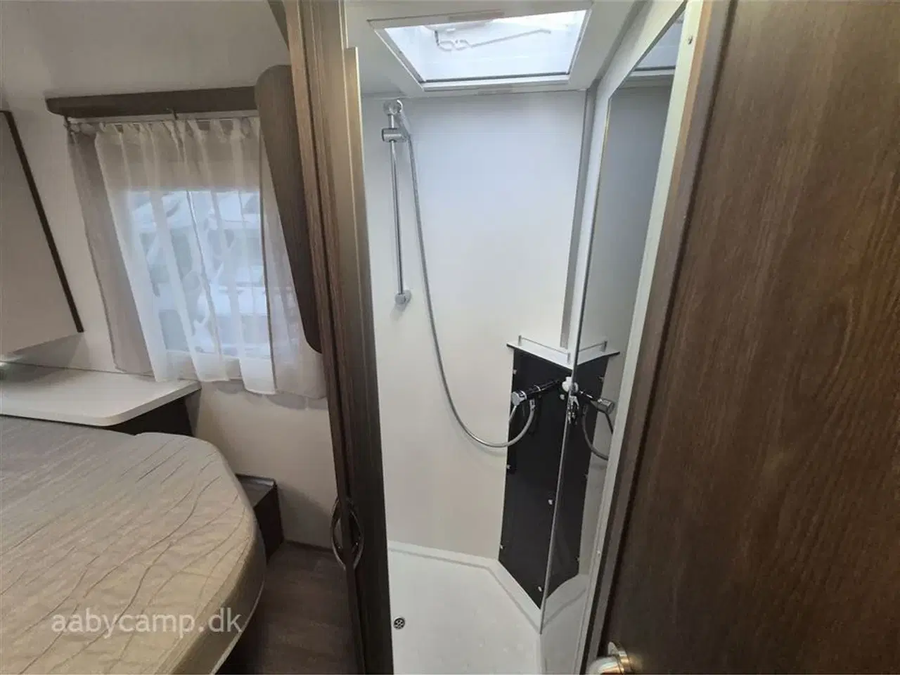 Billede 17 - 2022 - Benimar Tessoro 497   Nk pakke. Automatgear. solceller. Lithium batteri. Markise. cykelstativ. Queensbed. A/C.