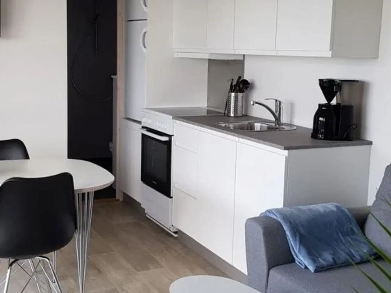 Billede 4 - Nye feriehuse ved Limfjorden n�r Aalborg - Opvarmet minivandland, legeplads, spisested p� stedet, gratis WIFi, �bent hele �ret, i hjertet af Nordjylland. 4 stk. ladestandere 200kw
