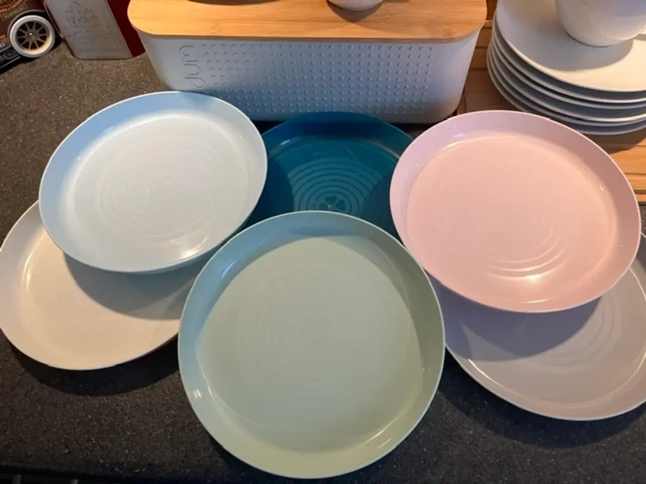 Billede 7 - Farverigt melamin-sæt 10 dele–perfekt til outdoor