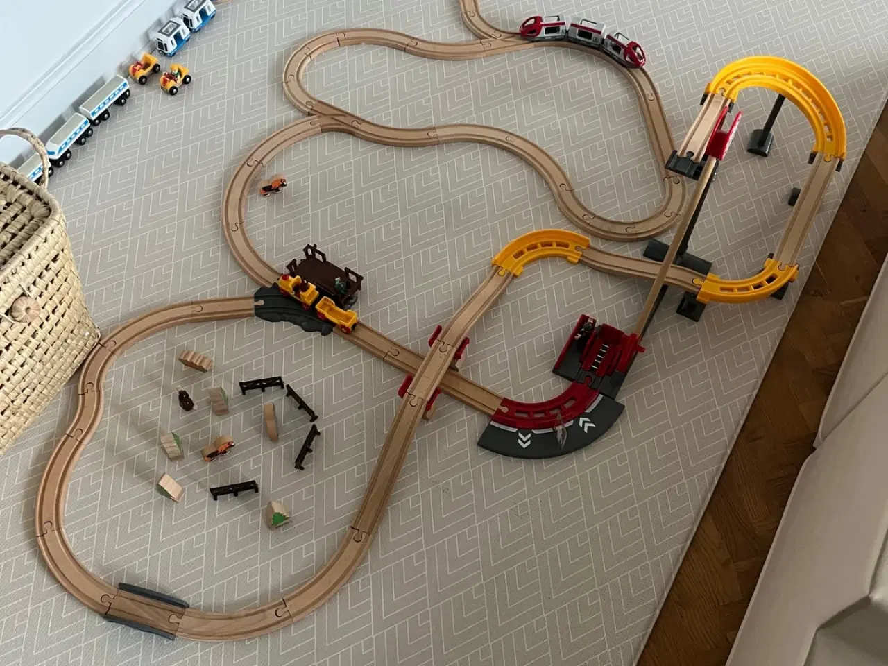 Billede 2 - Brio tog med en masse tilbehør
