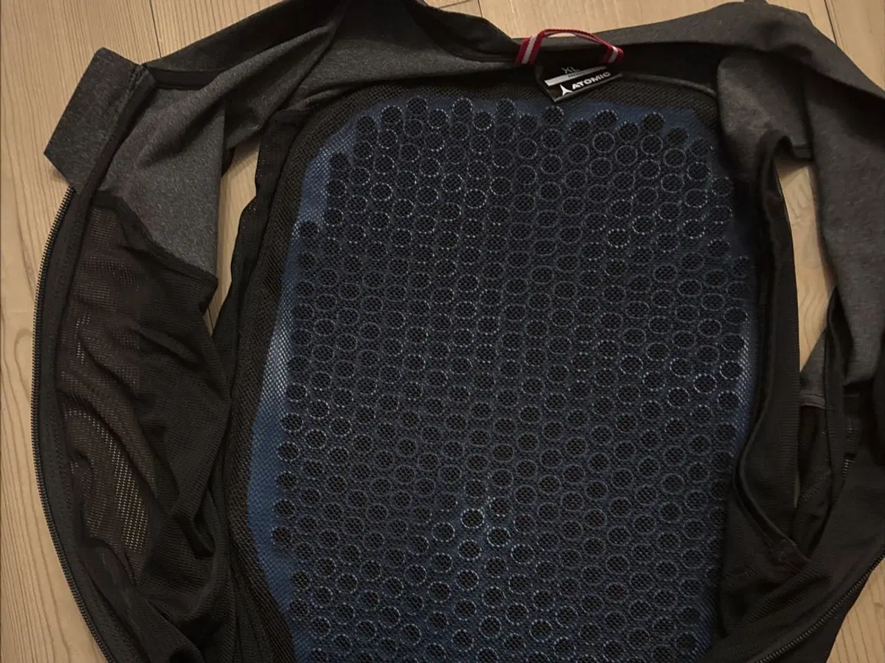 Billede 4 - Atomic rygskjold